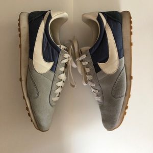 Nike Vintage Style Runners in Blue Suede